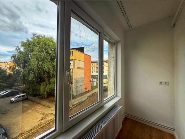 Etaj 2 ,decomandat 2 camere ,55 mp, renovat integral