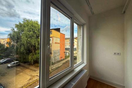 Etaj 2 ,decomandat 2 camere ,55 mp, renovat integral