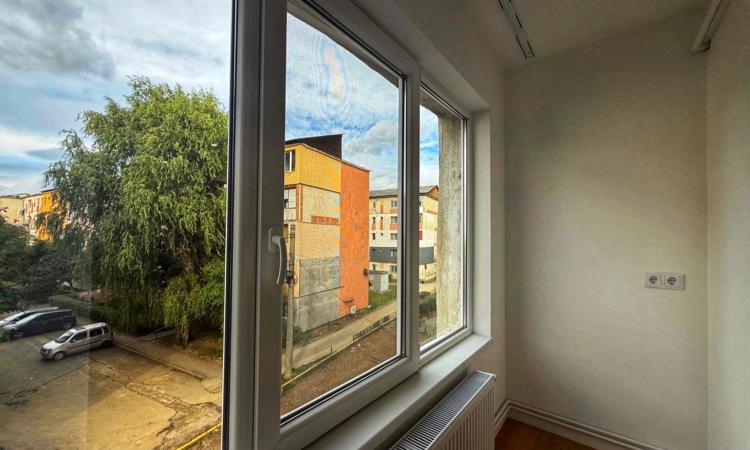 Etaj 2 ,decomandat 2 camere ,55 mp, renovat integral
