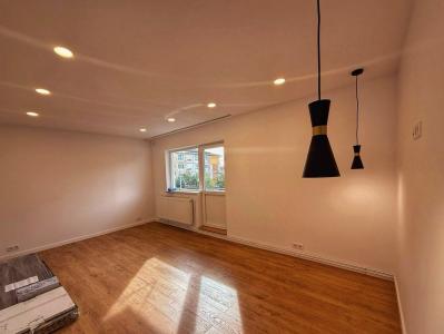 Etaj 2 ,decomandat 2 camere ,55 mp, renovat integral