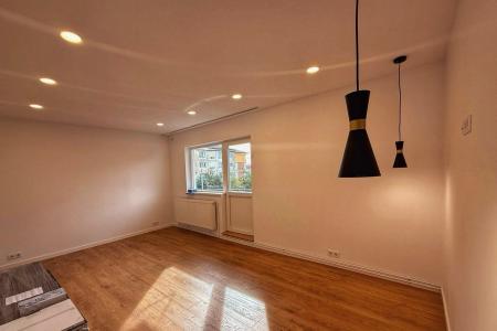 Etaj 2 ,decomandat 2 camere ,55 mp, renovat integral