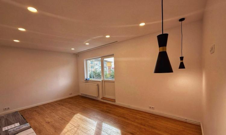 Etaj 2 ,decomandat 2 camere ,55 mp, renovat integral
