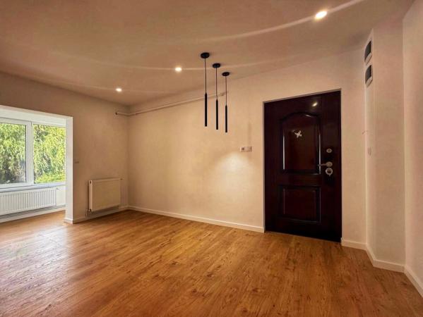 Etaj 2 ,decomandat 2 camere ,55 mp, renovat integral
