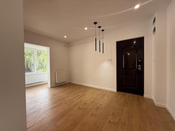 Etaj 2 ,decomandat 2 camere ,55 mp, renovat integral