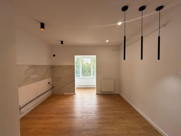 Etaj 2 ,decomandat 2 camere ,55 mp, renovat integral