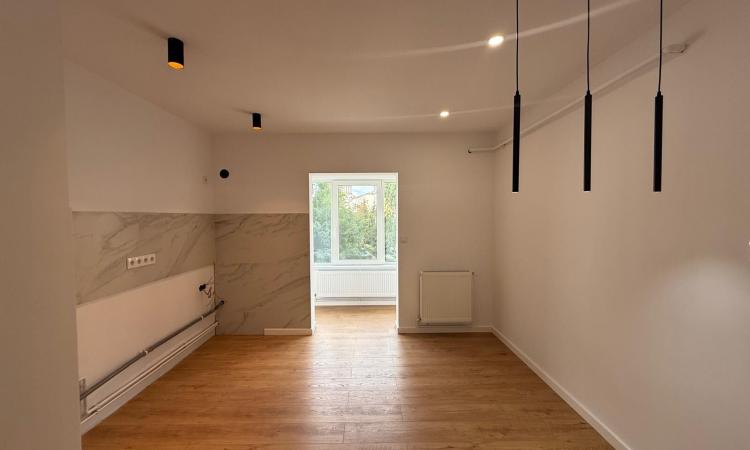Etaj 2 ,decomandat 2 camere ,55 mp, renovat integral