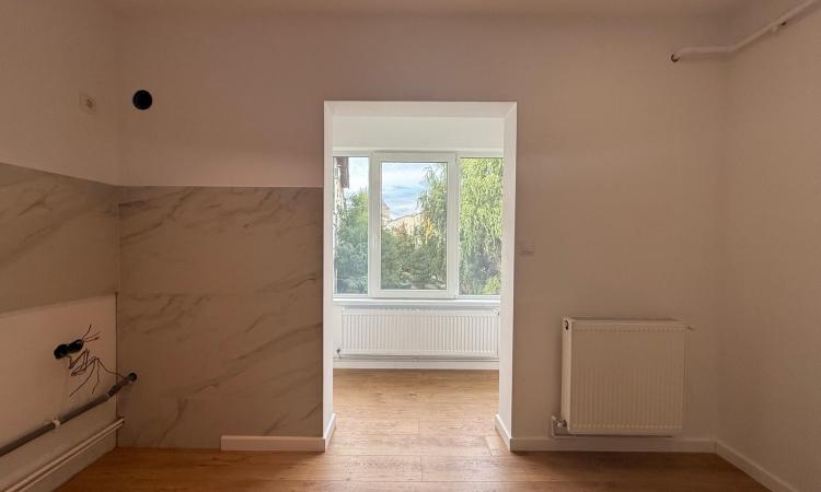 Etaj 2 ,decomandat 2 camere ,55 mp, renovat integral