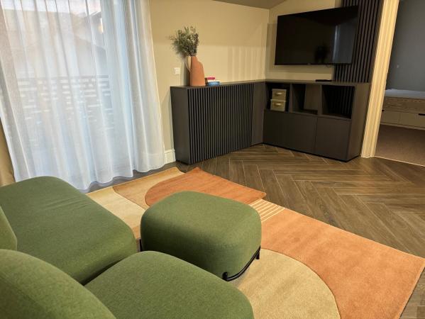 Inchiriere-apartament 3 camere nou ,ultrafinisat ,Ghe.Sincai