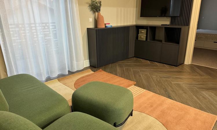 Inchiriere-apartament 3 camere nou ,ultrafinisat ,Ghe.Sincai