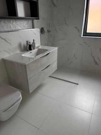 Inchiriere-apartament 3 camere nou ,ultrafinisat ,Ghe.Sincai