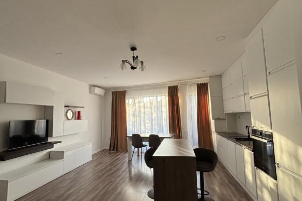 Apartament 2 camere,ultracentral ,etaj 2,zona excelentă