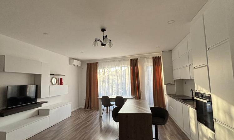 Apartament 2 camere,ultracentral ,etaj 2,zona excelentă