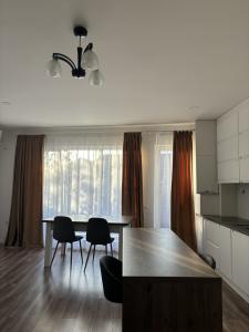 Apartament 2 camere,ultracentral ,etaj 2,zona excelentă