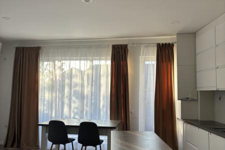 Apartament 2 camere,ultracentral ,etaj 2,zona excelentă
