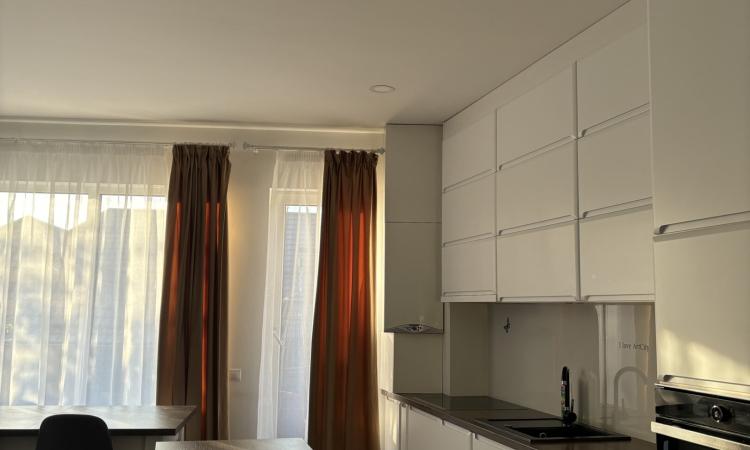 Apartament 2 camere,ultracentral ,etaj 2,zona excelentă