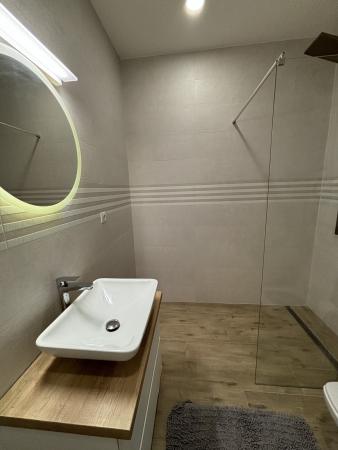 Apartament 2 camere,ultracentral ,etaj 2,zona excelentă
