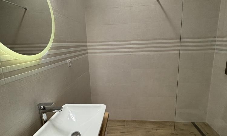 Apartament 2 camere,ultracentral ,etaj 2,zona excelentă