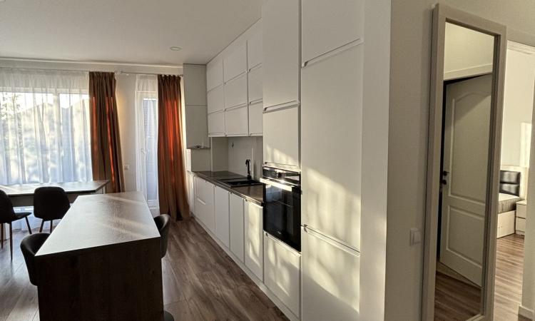 Apartament 2 camere,ultracentral ,etaj 2,zona excelentă
