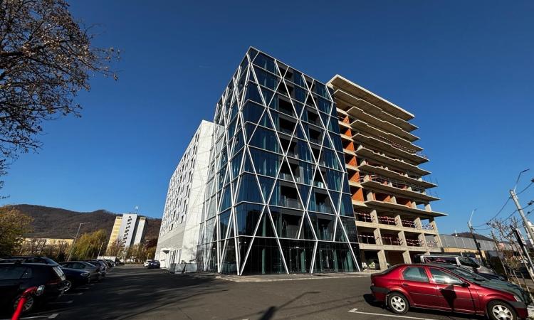 Apartament 3 camere - central , G. Cosbuc