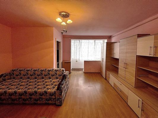 Garsoniera - etaj 2, in apropiere de liceul C. D. Nenitescu