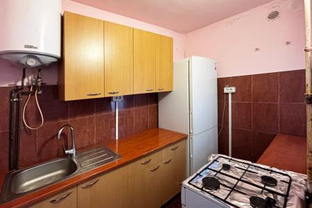 Garsoniera - etaj 2, in apropiere de liceul C. D. Nenitescu