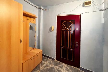 Garsoniera - etaj 2, in apropiere de liceul C. D. Nenitescu