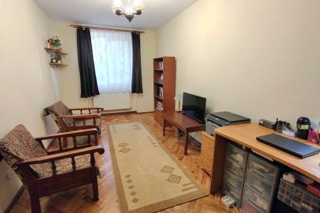 Apartament 3 camere -parter înalt, zona Dragoș Vodă
