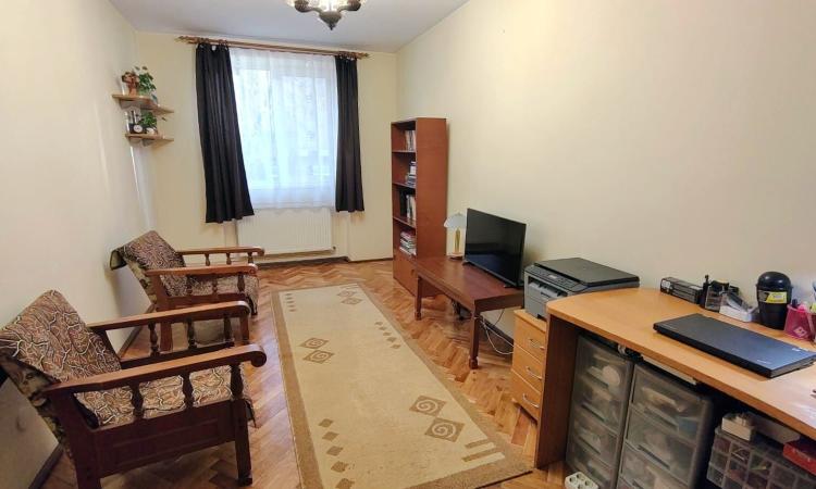 Apartament 3 camere -parter înalt, zona Dragoș Vodă