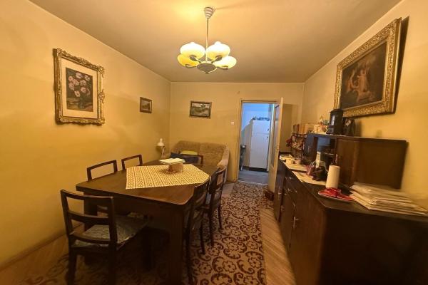 Vintage apartament 4 camere, B-dul București / Regele Mihai,decomandat etaj 2
