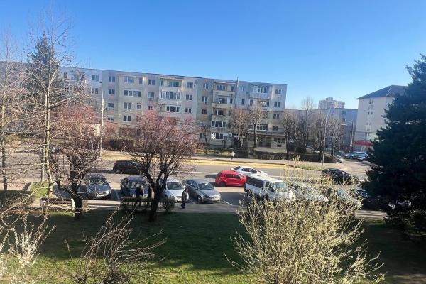 Vintage apartament 4 camere, B-dul București / Regele Mihai,decomandat etaj 2
