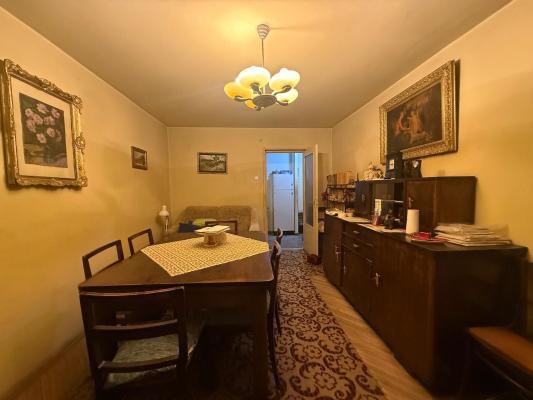 Vintage apartament 4 camere, B-dul București / Regele Mihai,decomandat etaj 2