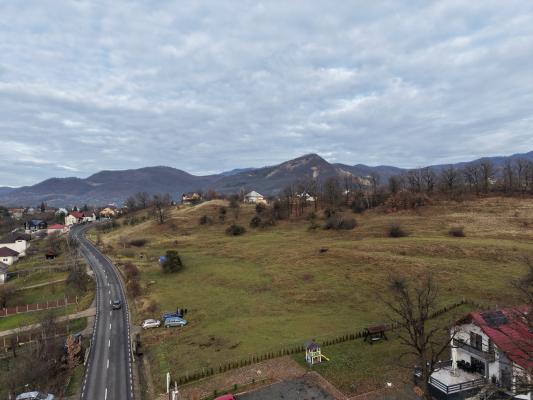 Teren Baia Sprie la soseaua principala ,langă pensiunea Madlene ,1 ha