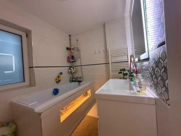 Apartament 2 camere,etaj 1 ,Regele Ferdinand ,zona  iesire Grosi piata agroalimentara
