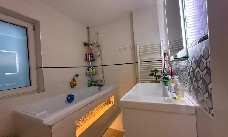 Apartament 2 camere,etaj 1 ,Regele Ferdinand ,zona iesire Grosi piata agroalimentara
