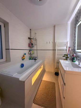 Apartament 2 camere,etaj 1 ,Regele Ferdinand ,zona  iesire Grosi piata agroalimentara