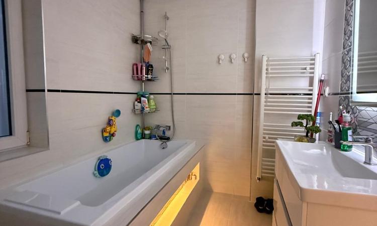 Apartament 2 camere,etaj 1 ,Regele Ferdinand ,zona iesire Grosi piata agroalimentara