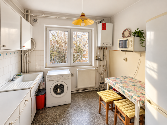 Apartament 4 camere – Etaj 1, zonă Facultatea de Litere
