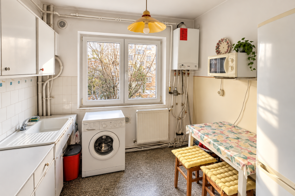 Apartament 4 camere – Etaj 1, zonă Facultatea de Litere