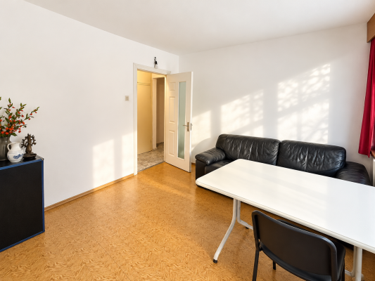 Apartament 4 camere – Etaj 1, zonă Facultatea de Litere