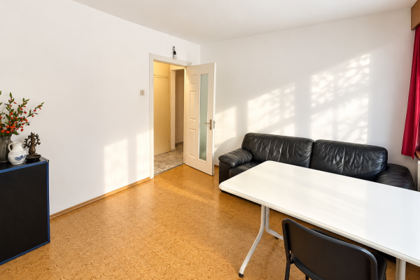 Apartament 4 camere – Etaj 1, zonă Facultatea de Litere