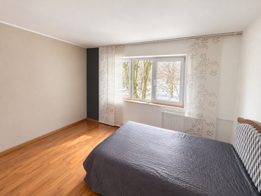 Apartament 4 camere – Etaj 1, zonă Facultatea de Litere
