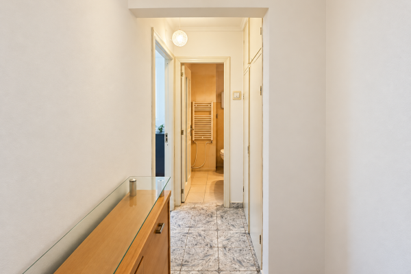 Apartament 4 camere – Etaj 1, zonă Facultatea de Litere