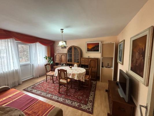 Apartament 4 camere – Etaj 1, zonă Facultatea de Litere