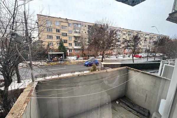 Apartament 4 camere – Etaj 1, zonă Facultatea de Litere