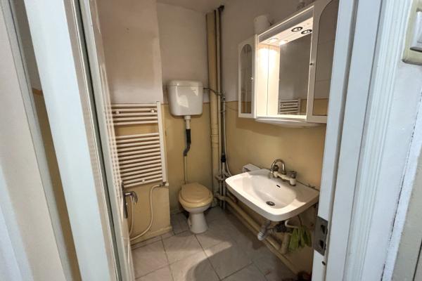 Apartament 4 camere – Etaj 1, zonă Facultatea de Litere