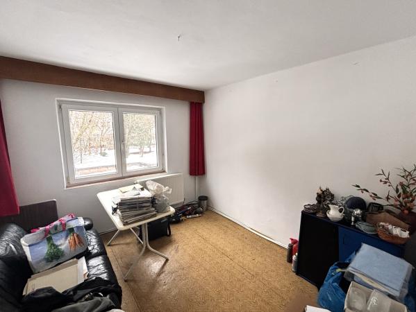 Apartament 4 camere de vânzare – Etaj 1, zonă Facultatea de Litere