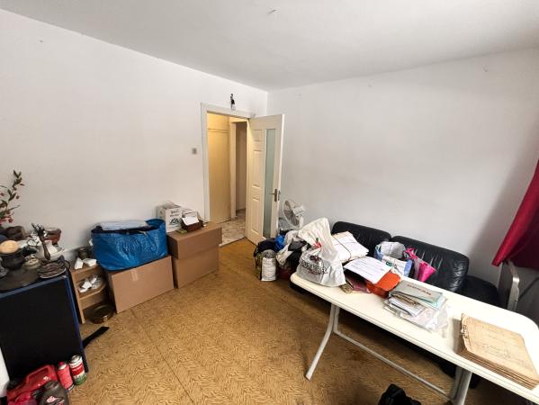 Apartament 4 camere de vânzare – Etaj 1, zonă Facultatea de Litere