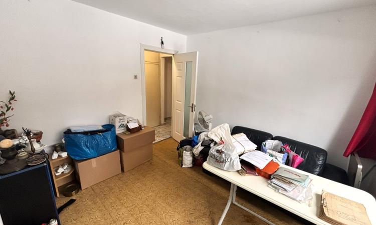 Apartament 4 camere de vânzare – Etaj 1, zonă Facultatea de Litere