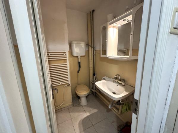 Apartament 4 camere de vânzare – Etaj 1, zonă Facultatea de Litere