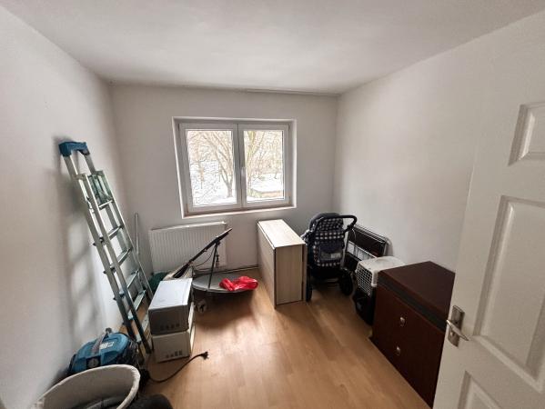 Apartament 4 camere de vânzare – Etaj 1, zonă Facultatea de Litere